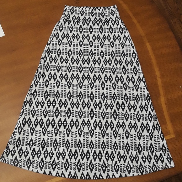 skirt - Picture 2 of 3
